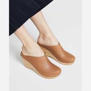 No. 6 New School Clog in Palomino size 41. Brand new in box.